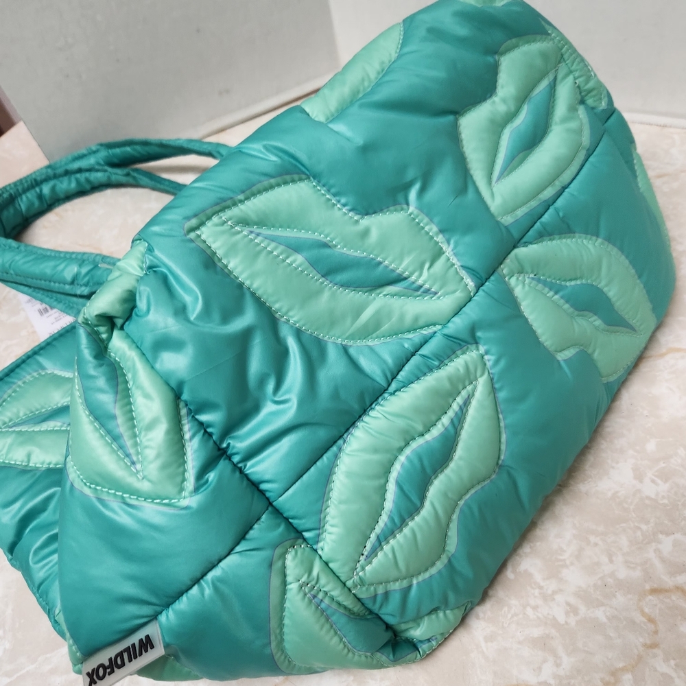 WILDFOX Lips Quilted Green Puffy Tote New - Picture 7 of 13